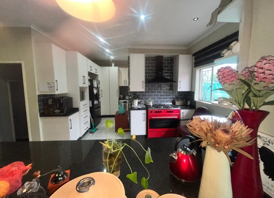 3 Bedroom Property for Sale in Geelhoutpark North West